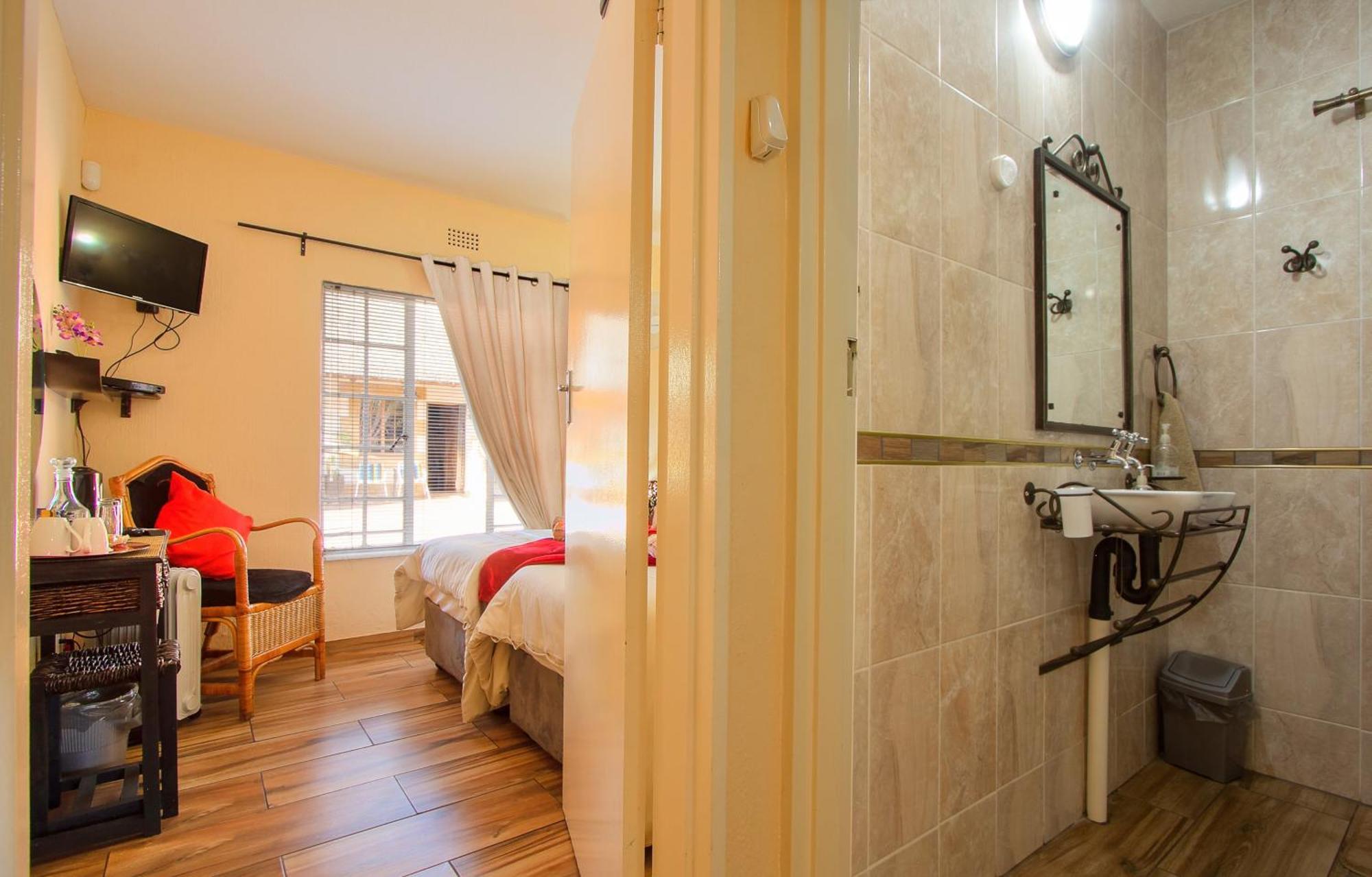 All Over Africa Guest House Kempton Park Esterno foto