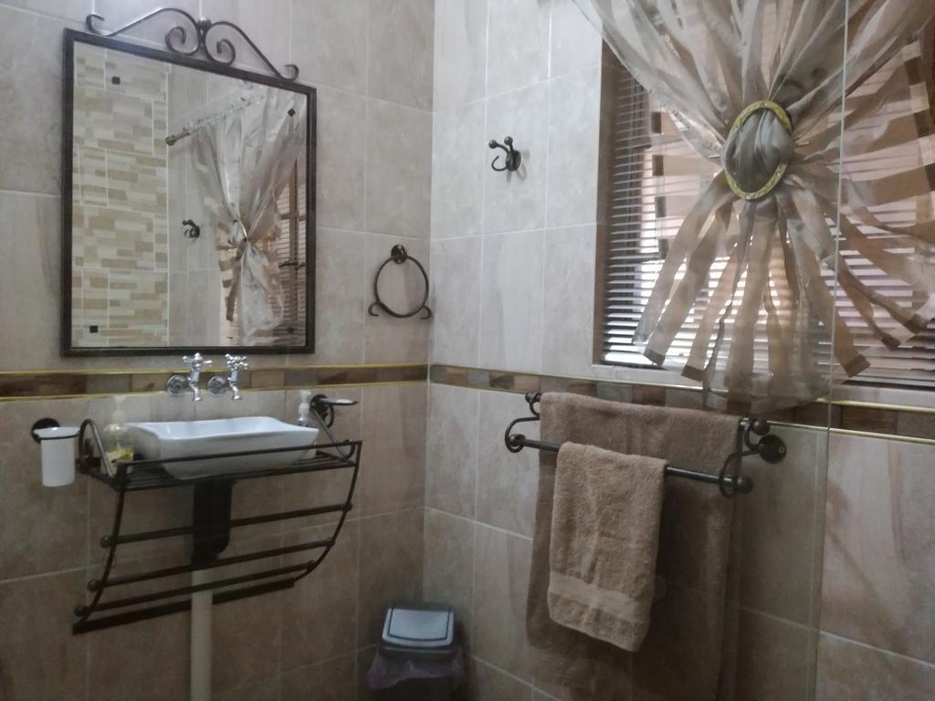 All Over Africa Guest House Kempton Park Esterno foto