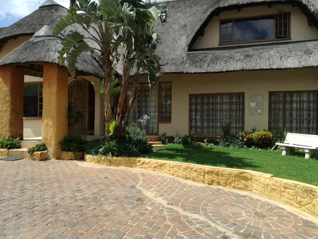 All Over Africa Guest House Kempton Park Esterno foto