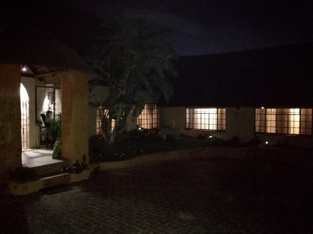 All Over Africa Guest House Kempton Park Esterno foto