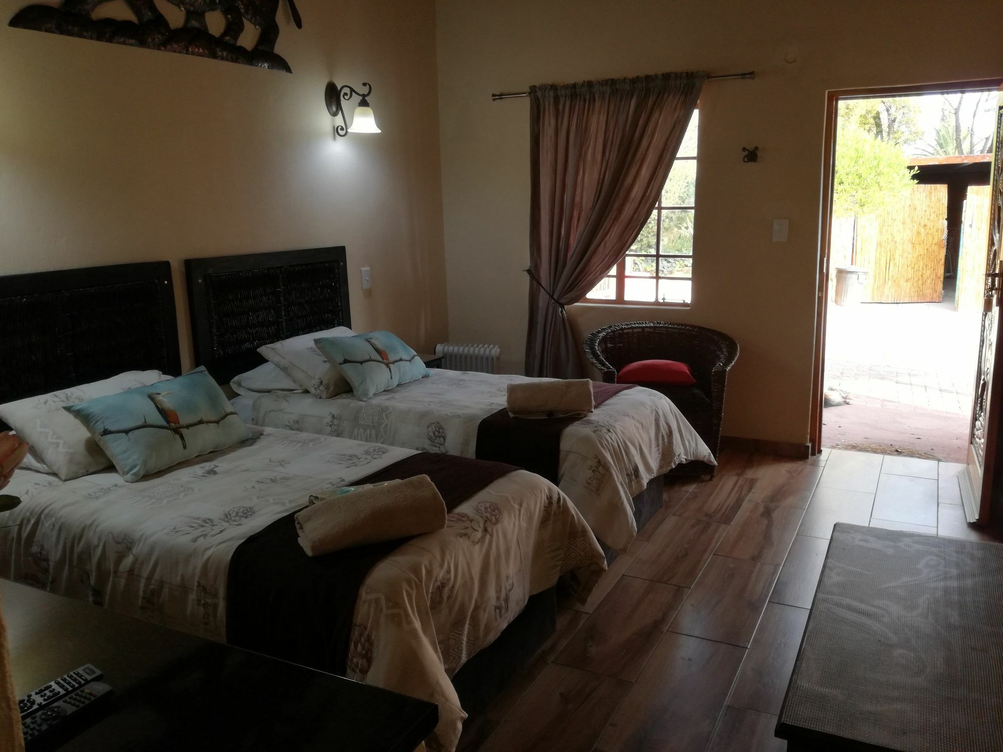 All Over Africa Guest House Kempton Park Esterno foto