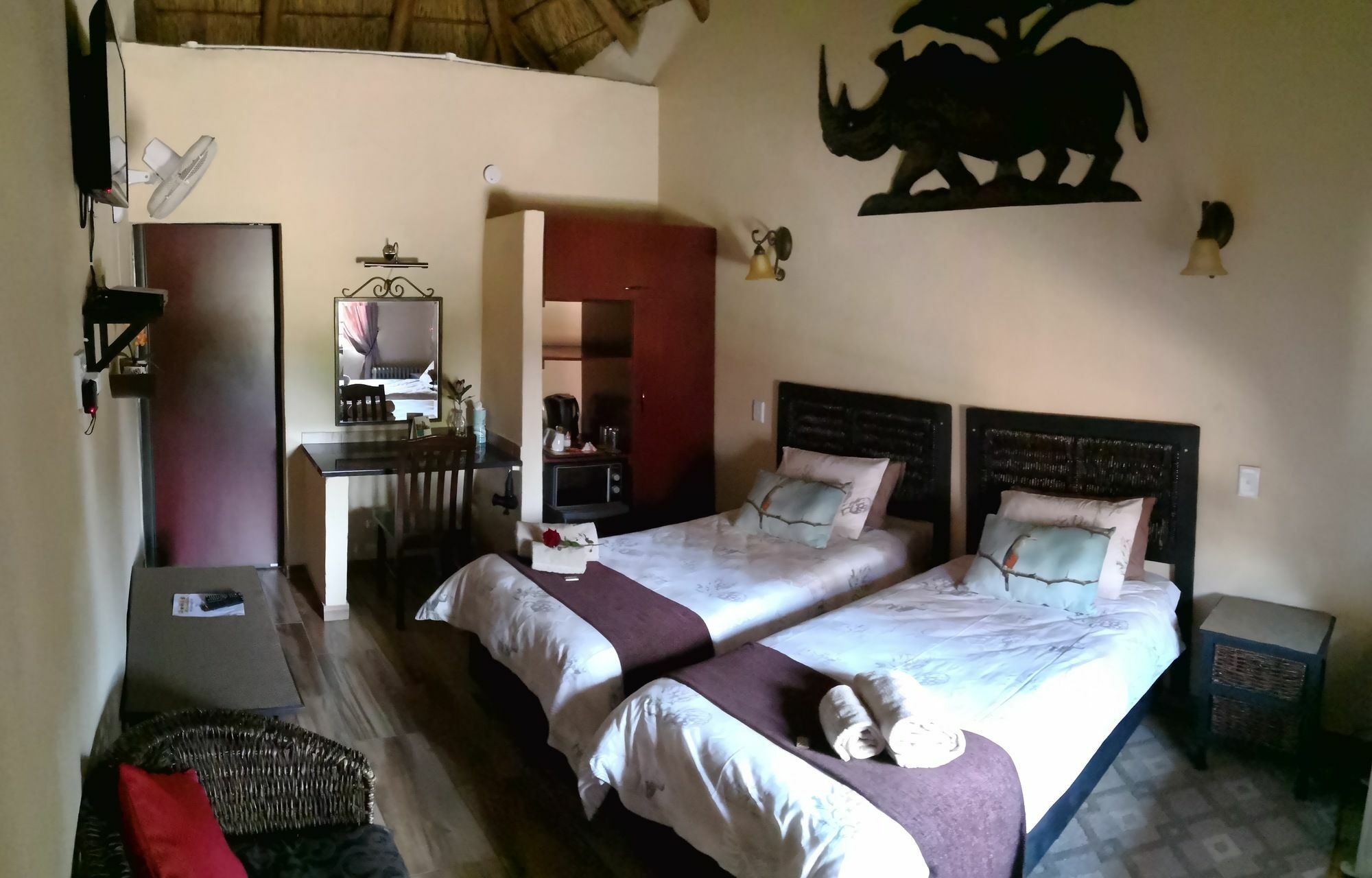 All Over Africa Guest House Kempton Park Esterno foto