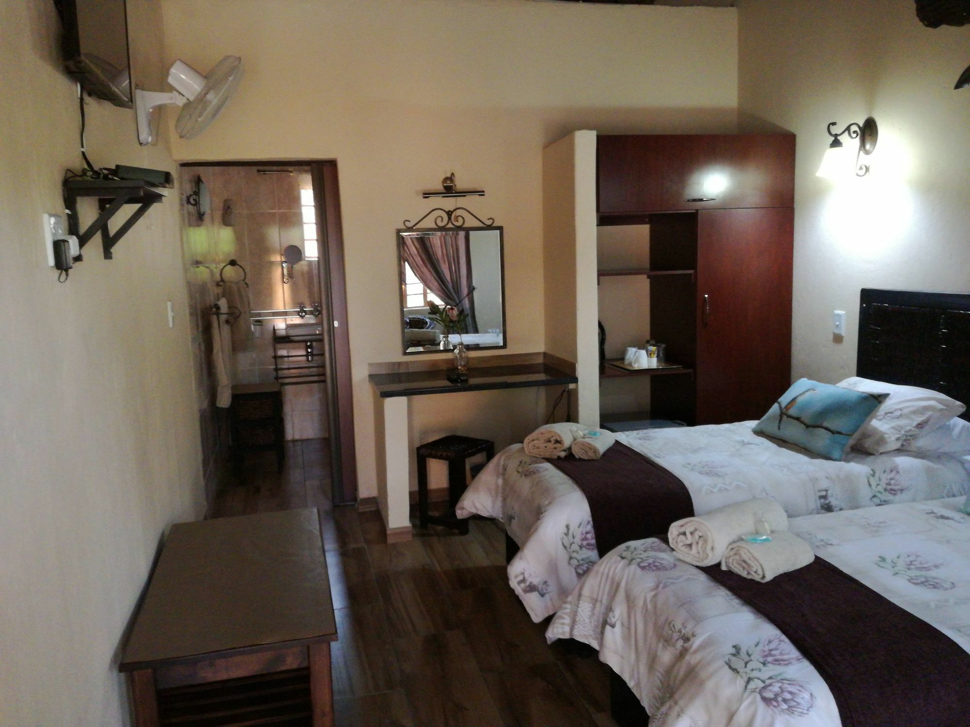 All Over Africa Guest House Kempton Park Esterno foto