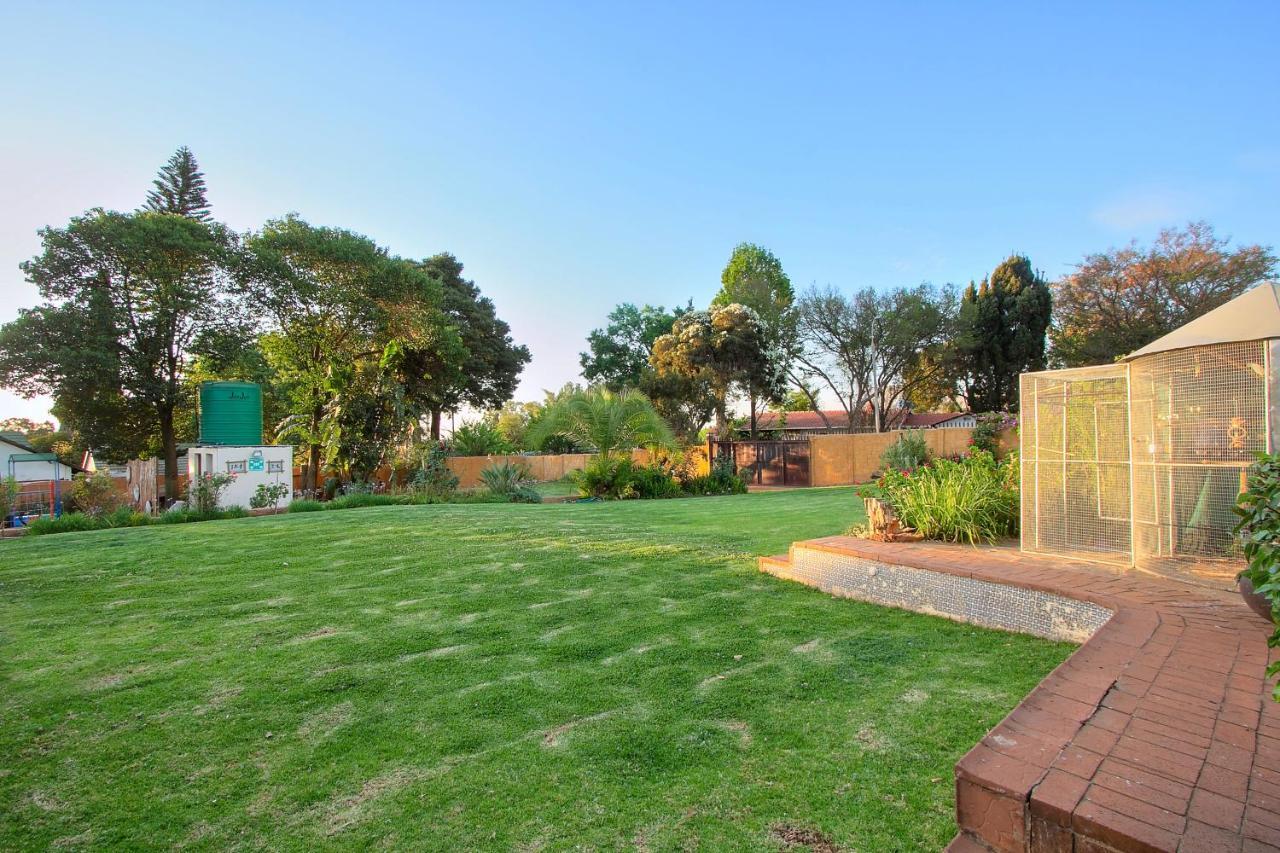 All Over Africa Guest House Kempton Park Esterno foto