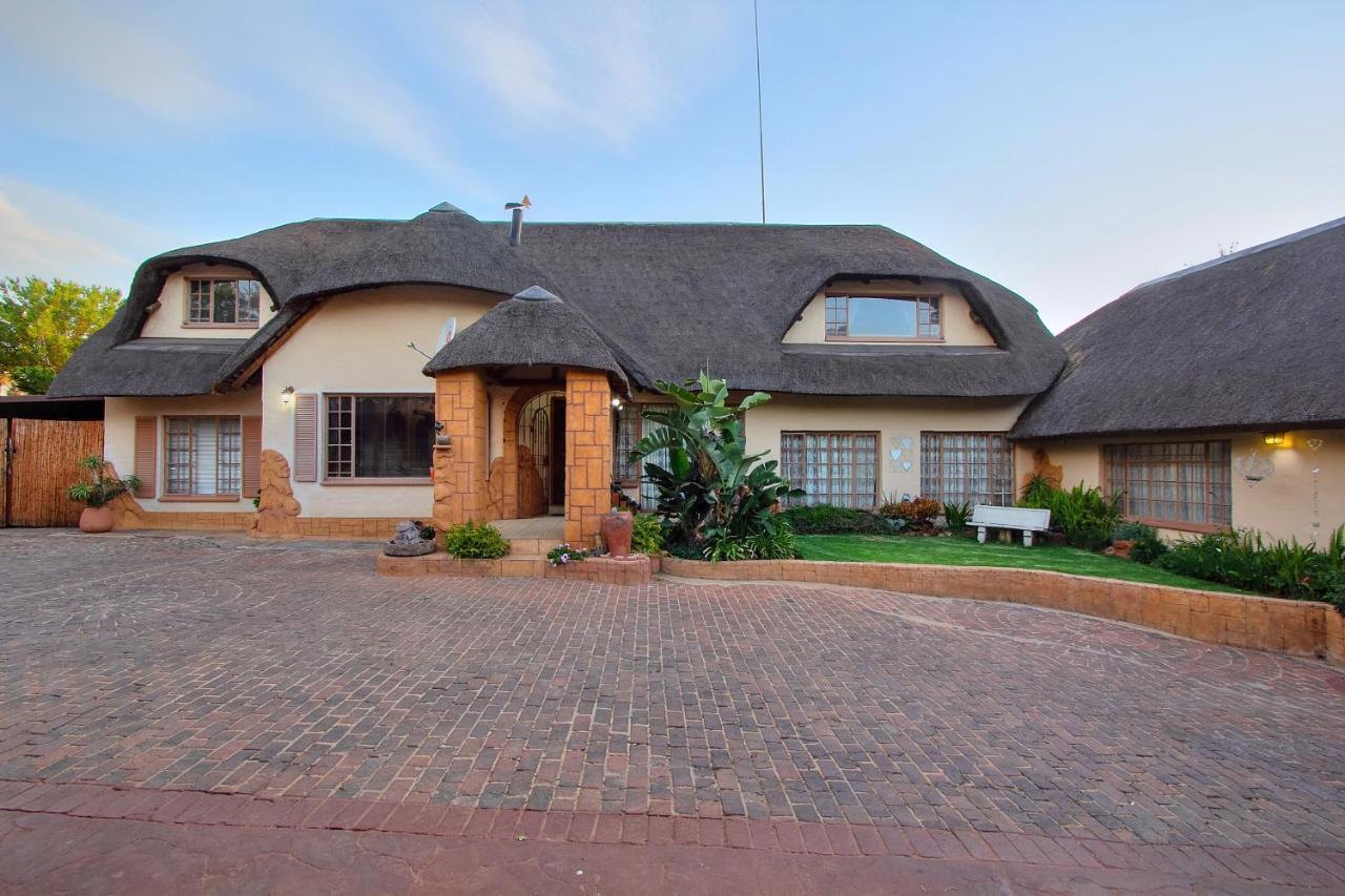 All Over Africa Guest House Kempton Park Esterno foto