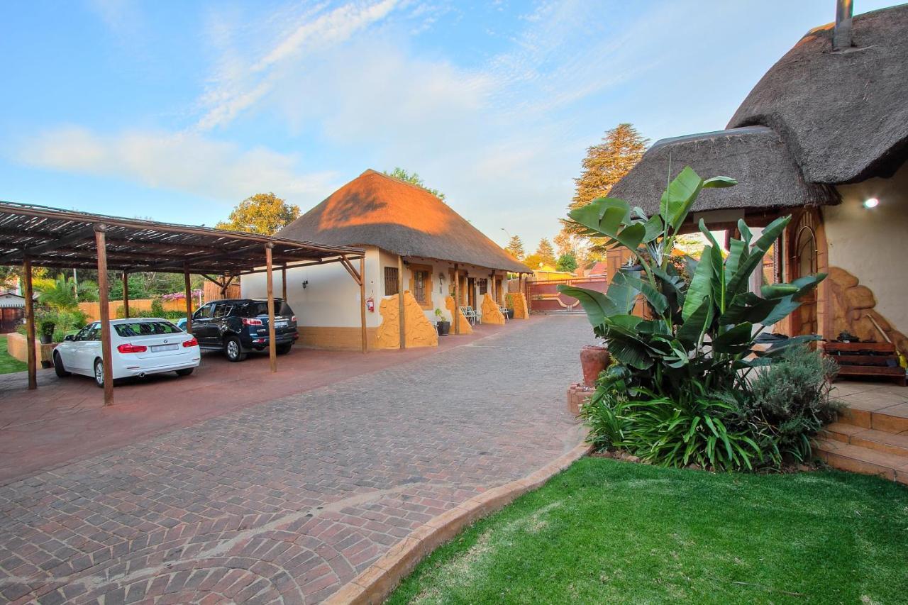 All Over Africa Guest House Kempton Park Esterno foto
