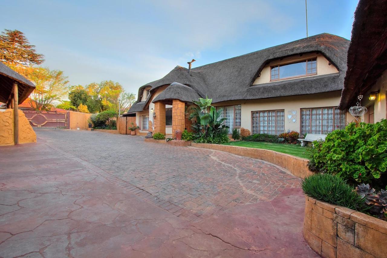 All Over Africa Guest House Kempton Park Esterno foto