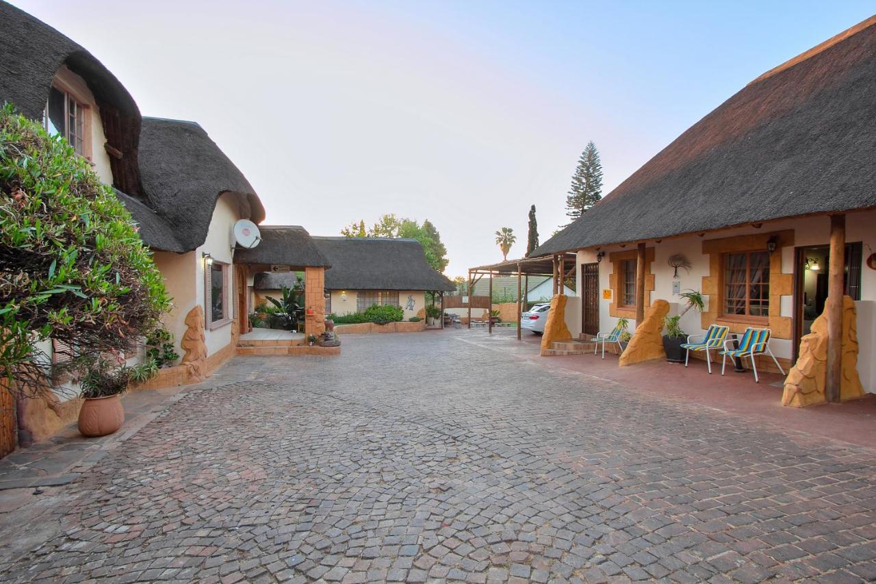 All Over Africa Guest House Kempton Park Esterno foto