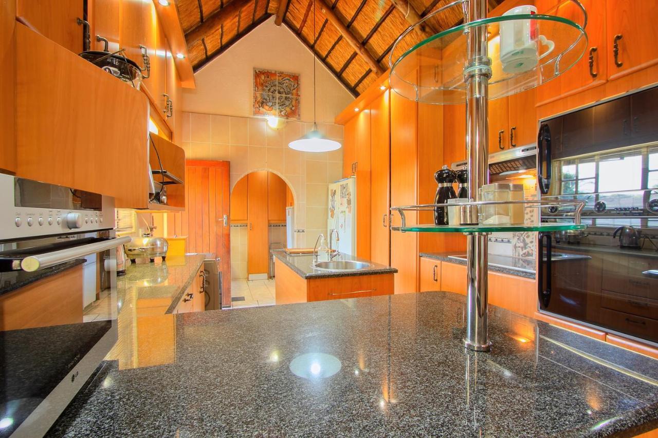 All Over Africa Guest House Kempton Park Esterno foto