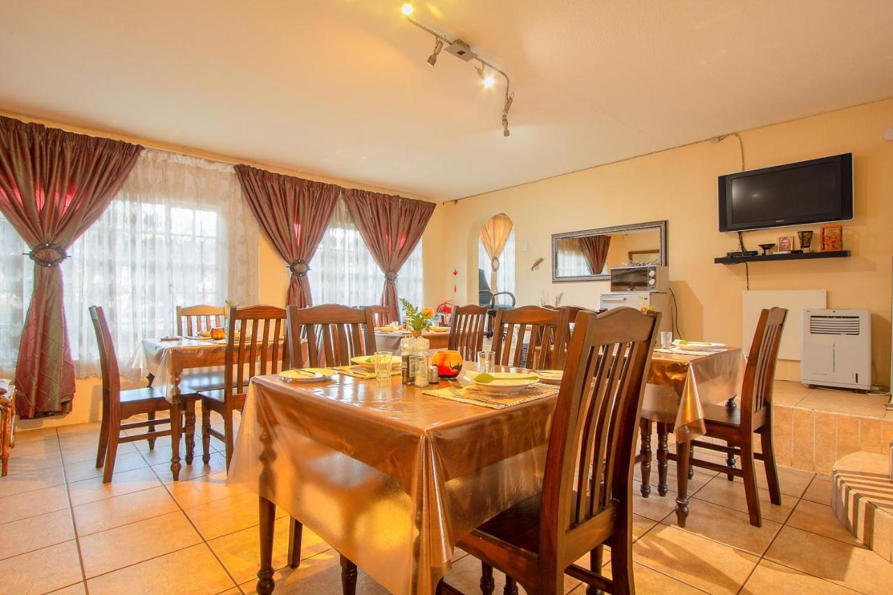 All Over Africa Guest House Kempton Park Esterno foto